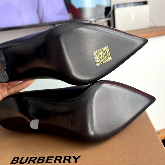 Burberry Ezra Black Leather Monogram Point-Toe Pumps Heels 100mm size 38 - Picture 6 of 7